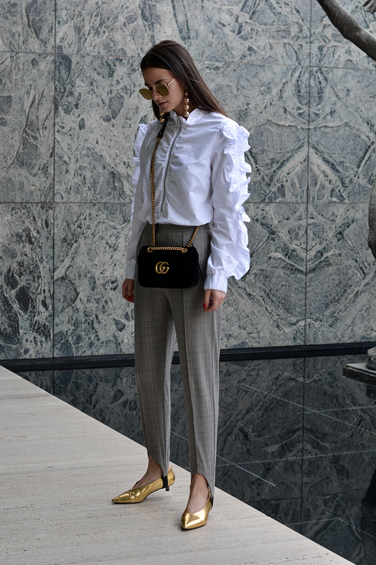 ruffles-gucci-bag-velvet-gold-fashionvibe How To Pull Off The Ruffles