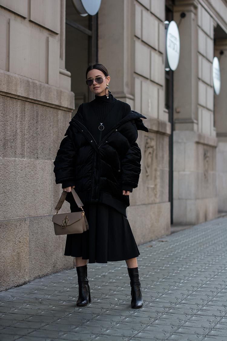 series-noir-fashionvibe The Oversize Puffer Jacket Situation